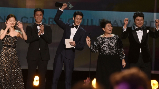 Park So-dam, from left, Lee Sun Gyun, Choi Woo-shik, Lee Jeong-eun and Kang-Ho Song accept the award for outstanding performance by a cast in a motion picture for 'Parasite' at the 26th annual Screen Actors Guild Awards at the Shrine Auditorium & Expo Hall on Sunday, Jan. 19, 2020, in Los Angeles. (AP Photo/Chris Pizzello)